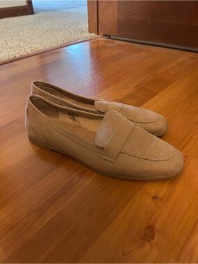 Old Navy Women's Suede Loafers in Taupe